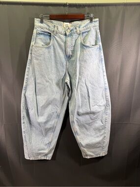Urban Outfitters BDG Rih Extreme Barrel Mid-Rise Jean 30 Light Blue